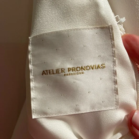 Beautiful dress in perfect condition - Picture 2 of 7